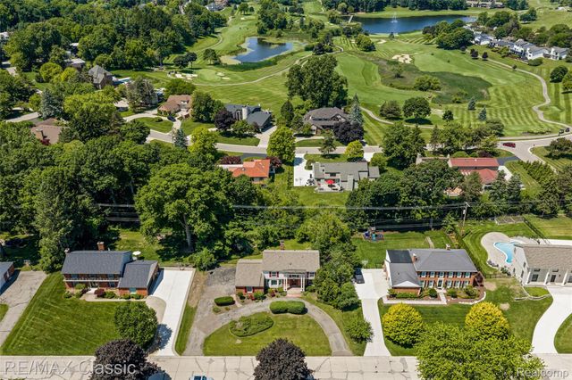 4268 Covered Bridge Road, Bloomfield Charter Township, MI 48302