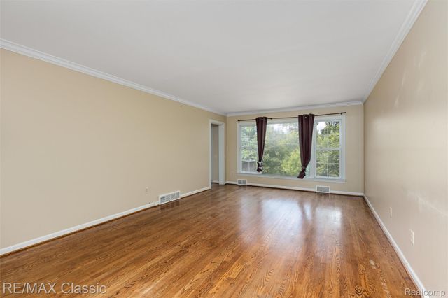 4268 Covered Bridge Road, Bloomfield Charter Township, MI 48302
