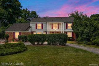 4268 Covered Bridge Road, Bloomfield Charter Township, MI 48302