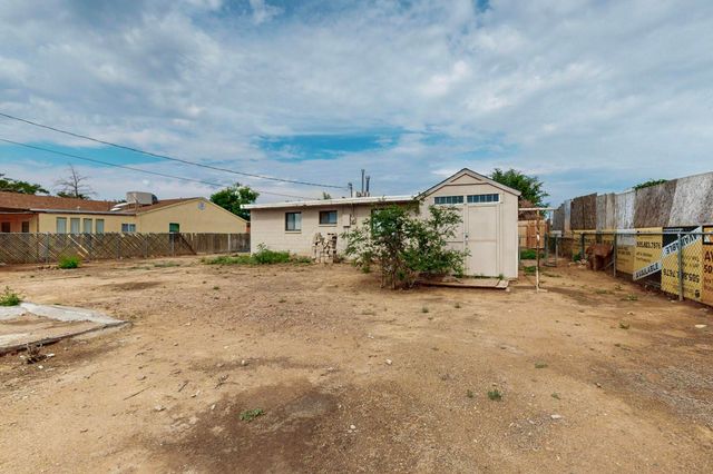 407 DALLAS Street NE, Albuquerque, NM 87108