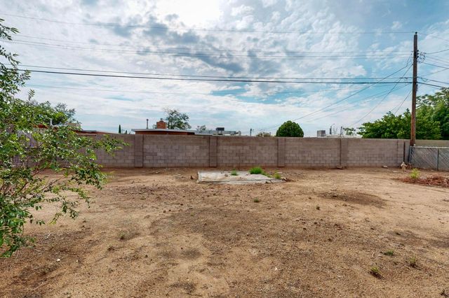 407 DALLAS Street NE, Albuquerque, NM 87108