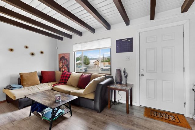 407 DALLAS Street NE, Albuquerque, NM 87108