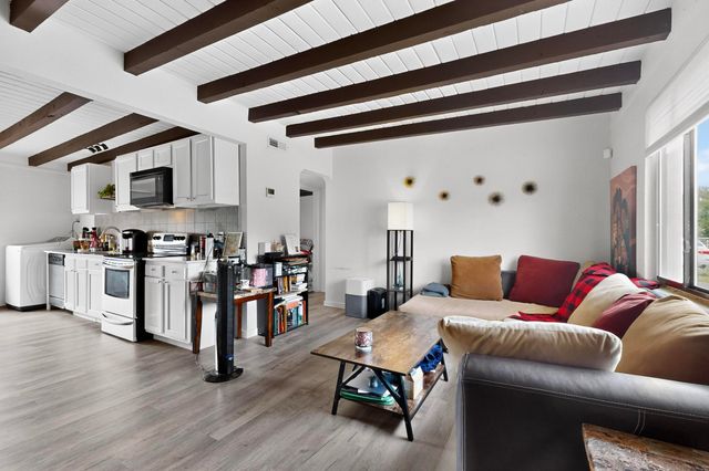 407 DALLAS Street NE, Albuquerque, NM 87108