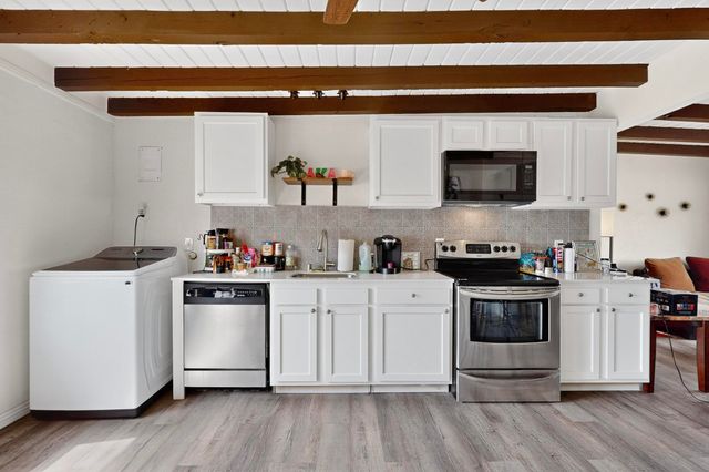 407 DALLAS Street NE, Albuquerque, NM 87108