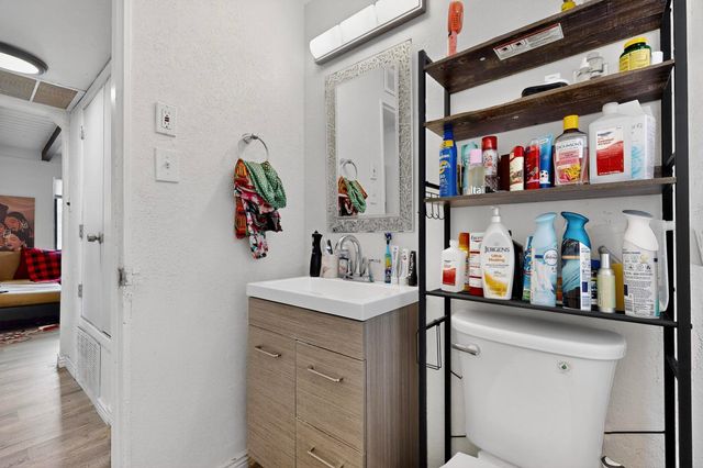 407 DALLAS Street NE, Albuquerque, NM 87108