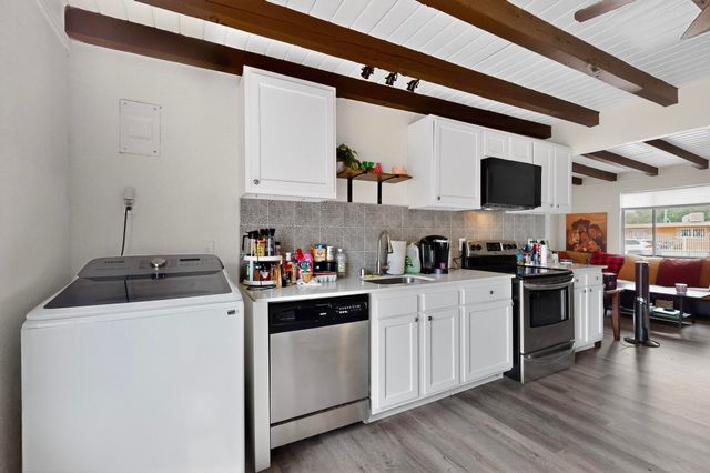 407 DALLAS Street NE, Albuquerque, NM 87108