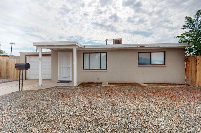 407 DALLAS Street NE, Albuquerque, NM 87108
