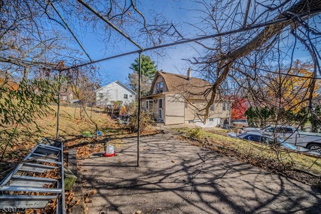 69 Linda Vista Ave, North Haledon Boro, NJ 07508