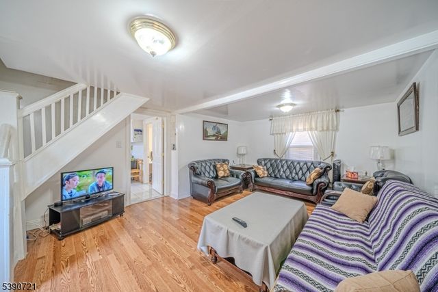 69 Linda Vista Ave, North Haledon Boro, NJ 07508