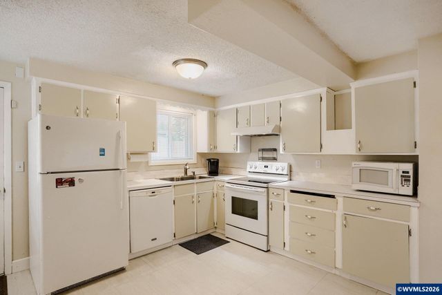 1313 Shady Ln NE, Keizer, OR 97303