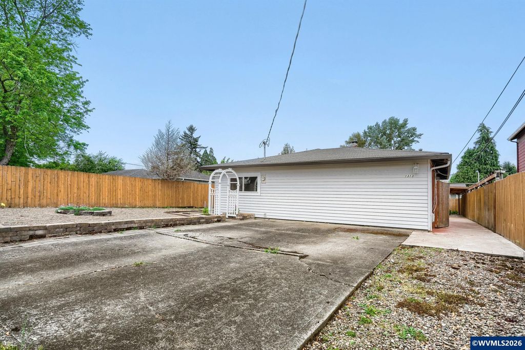 1313 Shady Ln NE, Keizer, OR 97303