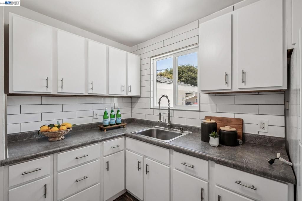 Image 14 of property listing at 4061 Maiden Ln, Union City, CA 94587