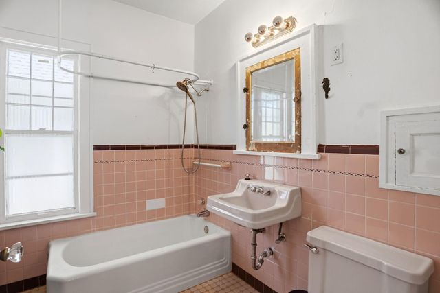 1421 Logan Avenue N, Minneapolis, MN 55411