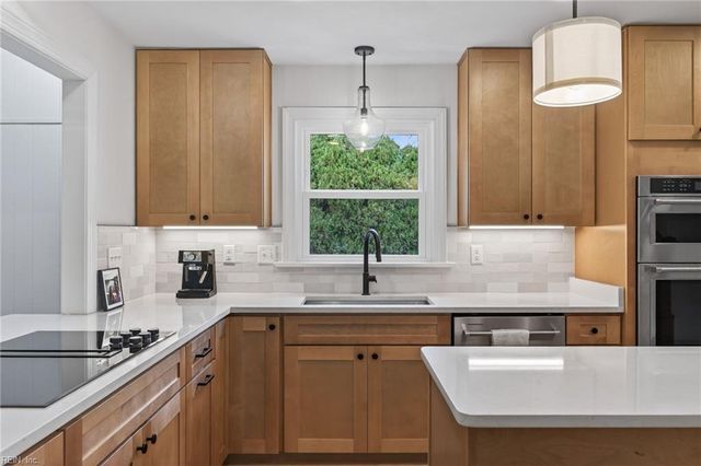 7125 Grayfalcon DR, Norfolk, VA 23518