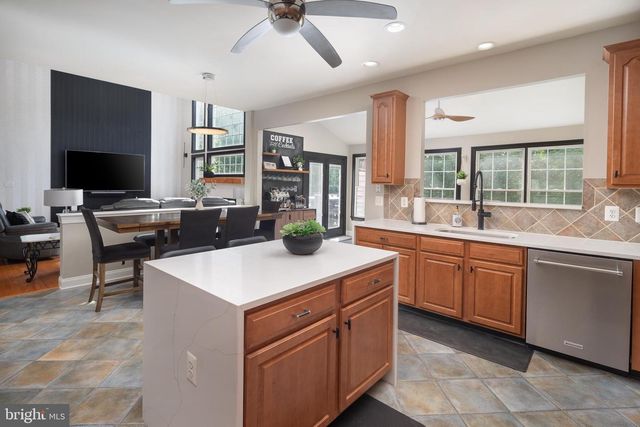 5774 SOLHEIM CUP DR, Haymarket, VA 20169