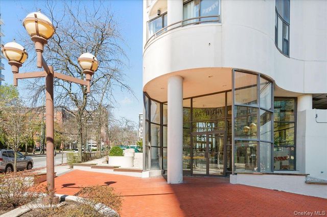 10 Cottage Place 12F, White Plains, NY 10601