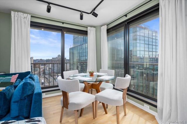 10 Cottage Place 12F, White Plains, NY 10601