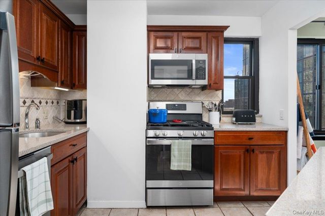 10 Cottage Place 12F, White Plains, NY 10601