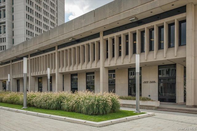 10 Cottage Place 12F, White Plains, NY 10601