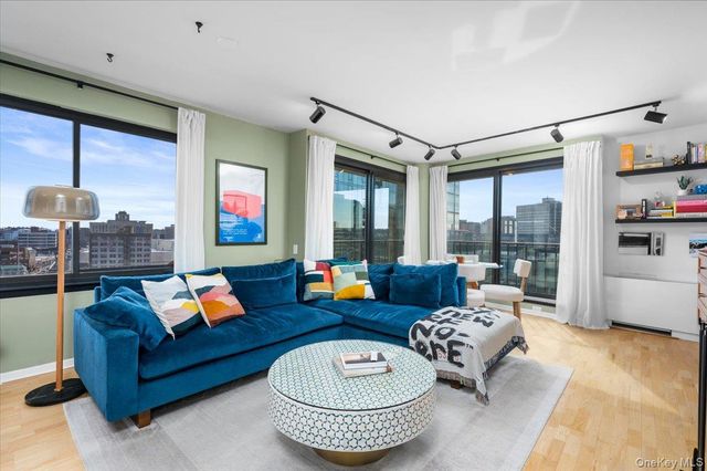 10 Cottage Place 12F, White Plains, NY 10601