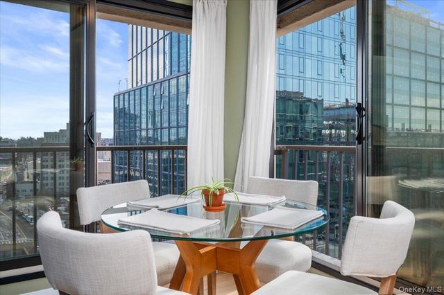 10 Cottage Place 12F, White Plains, NY 10601