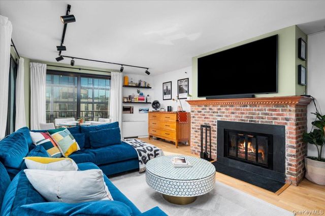 10 Cottage Place 12F, White Plains, NY 10601