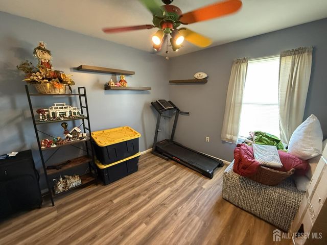 15 Sutton Place, Helmetta, NJ 08828