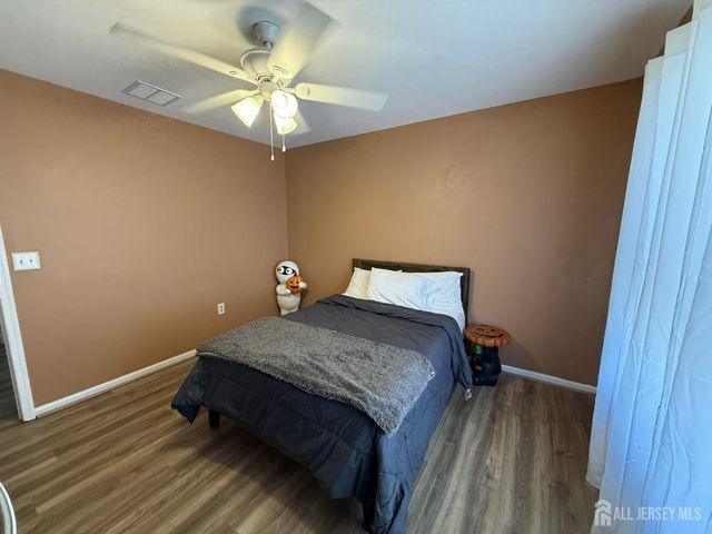 15 Sutton Place, Helmetta, NJ 08828