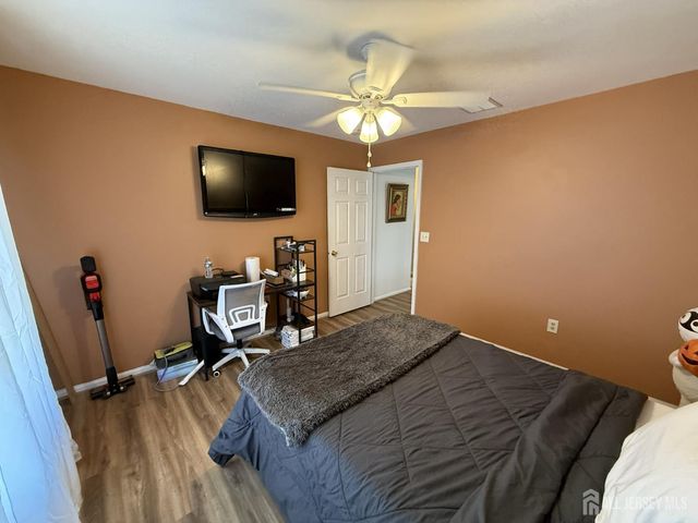 15 Sutton Place, Helmetta, NJ 08828