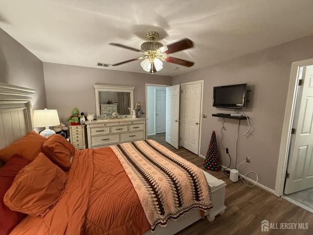 15 Sutton Place, Helmetta, NJ 08828