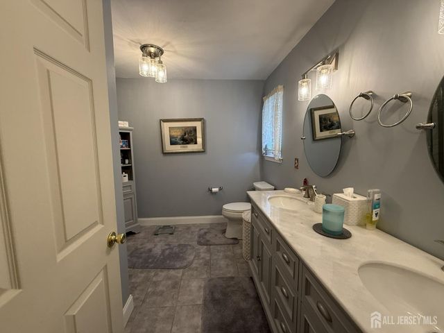 15 Sutton Place, Helmetta, NJ 08828