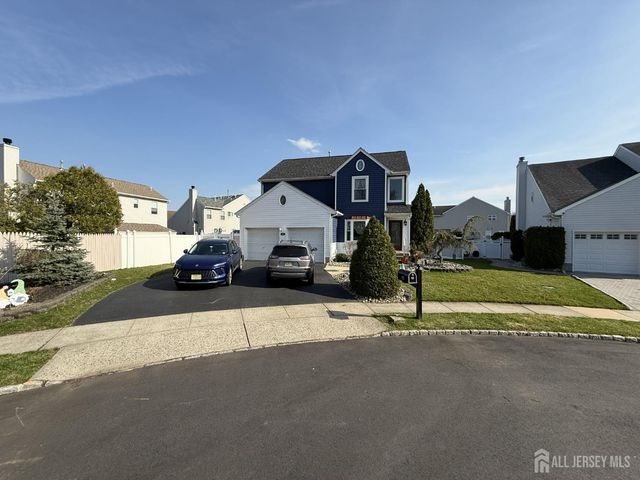 15 Sutton Place, Helmetta, NJ 08828