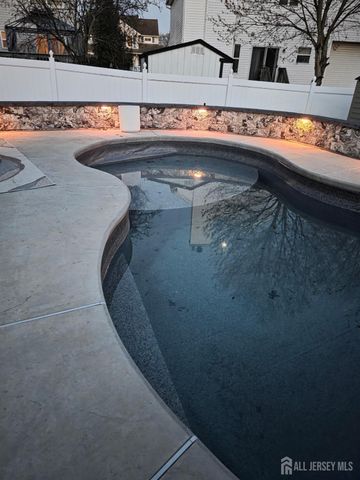 15 Sutton Place, Helmetta, NJ 08828