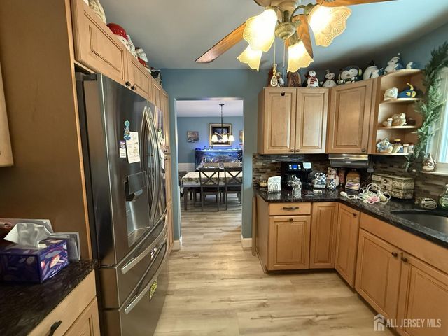 15 Sutton Place, Helmetta, NJ 08828