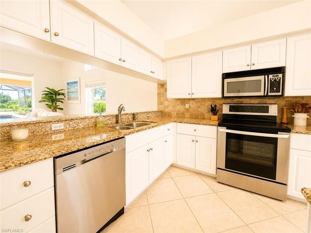 25151 Bay Cedar DR, Bonita Springs, FL 34134