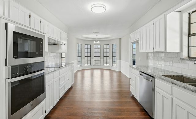 2305 Meadowlark Lane, Bedford, TX 76021