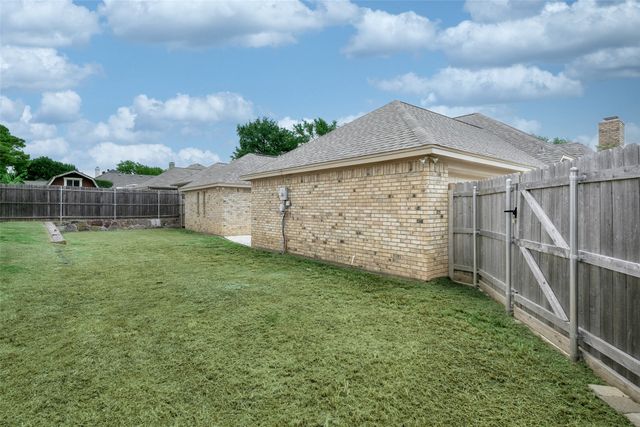 2305 Meadowlark Lane, Bedford, TX 76021