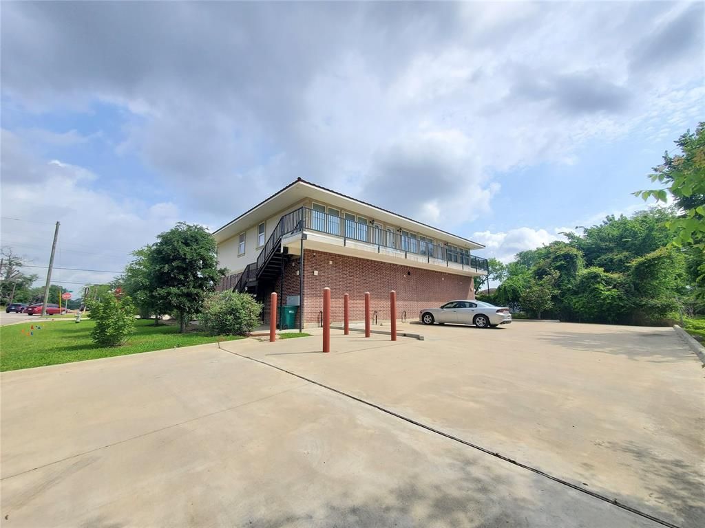 501 E Davis Street A, Conroe, TX 77301