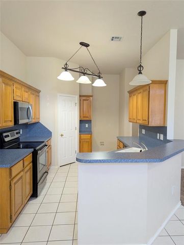 2604 Southern Hills Drive, Moore, OK 73160