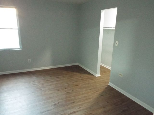 706 E 72nd Street, Chicago, IL 60619