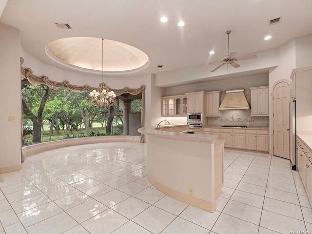 43 Champions Lane, San Antonio, TX 78257