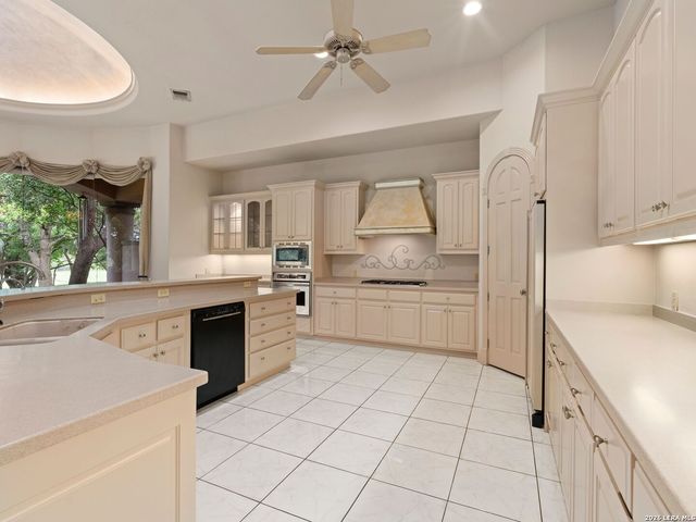 43 Champions Lane, San Antonio, TX 78257