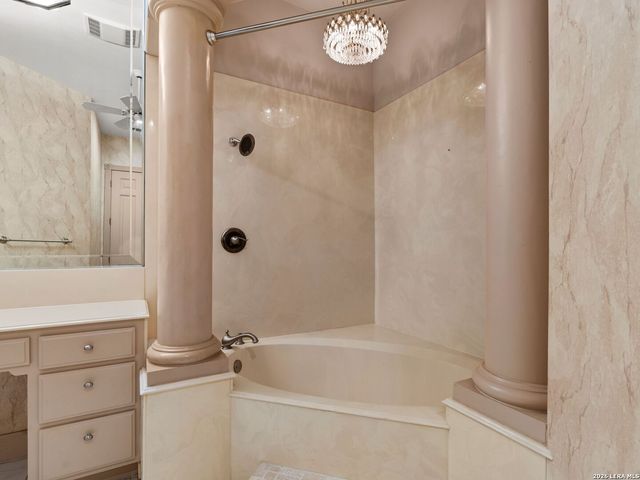 43 Champions Lane, San Antonio, TX 78257