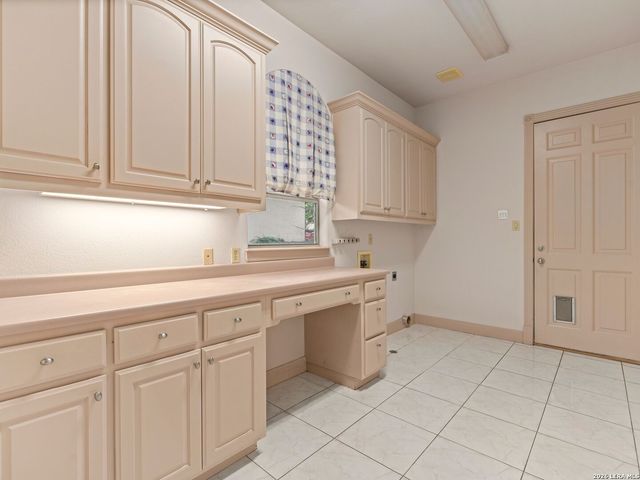 43 Champions Lane, San Antonio, TX 78257