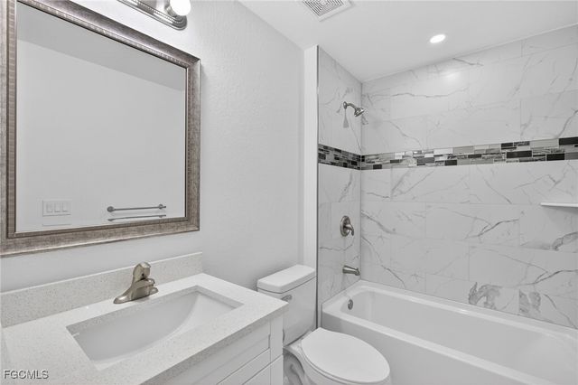 2725 NE 1st PL, Cape Coral, FL 33909