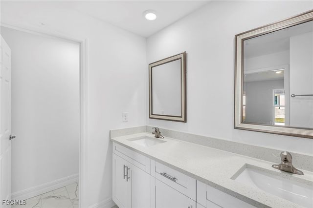 2725 NE 1st PL, Cape Coral, FL 33909