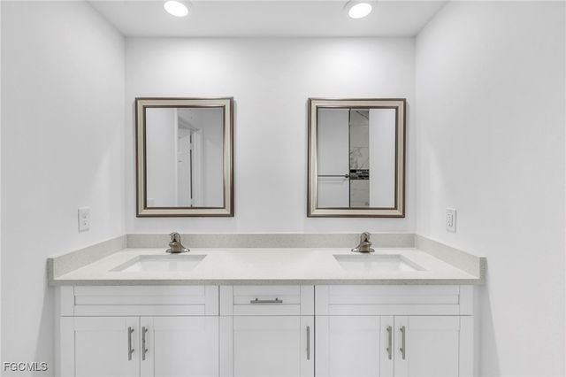 2725 NE 1st PL, Cape Coral, FL 33909