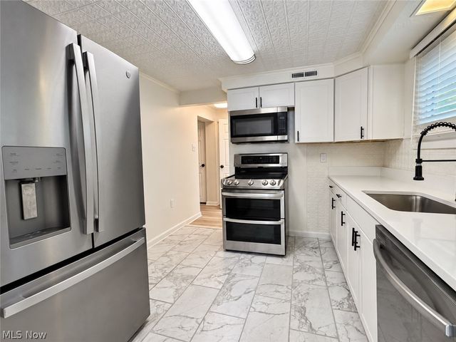 3679 Sanford Avenue, Stow, OH 44224