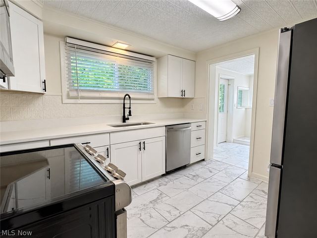 3679 Sanford Avenue, Stow, OH 44224