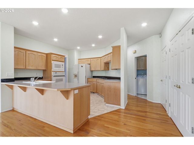 523 Ne LENOX St, Hillsboro, OR 97124